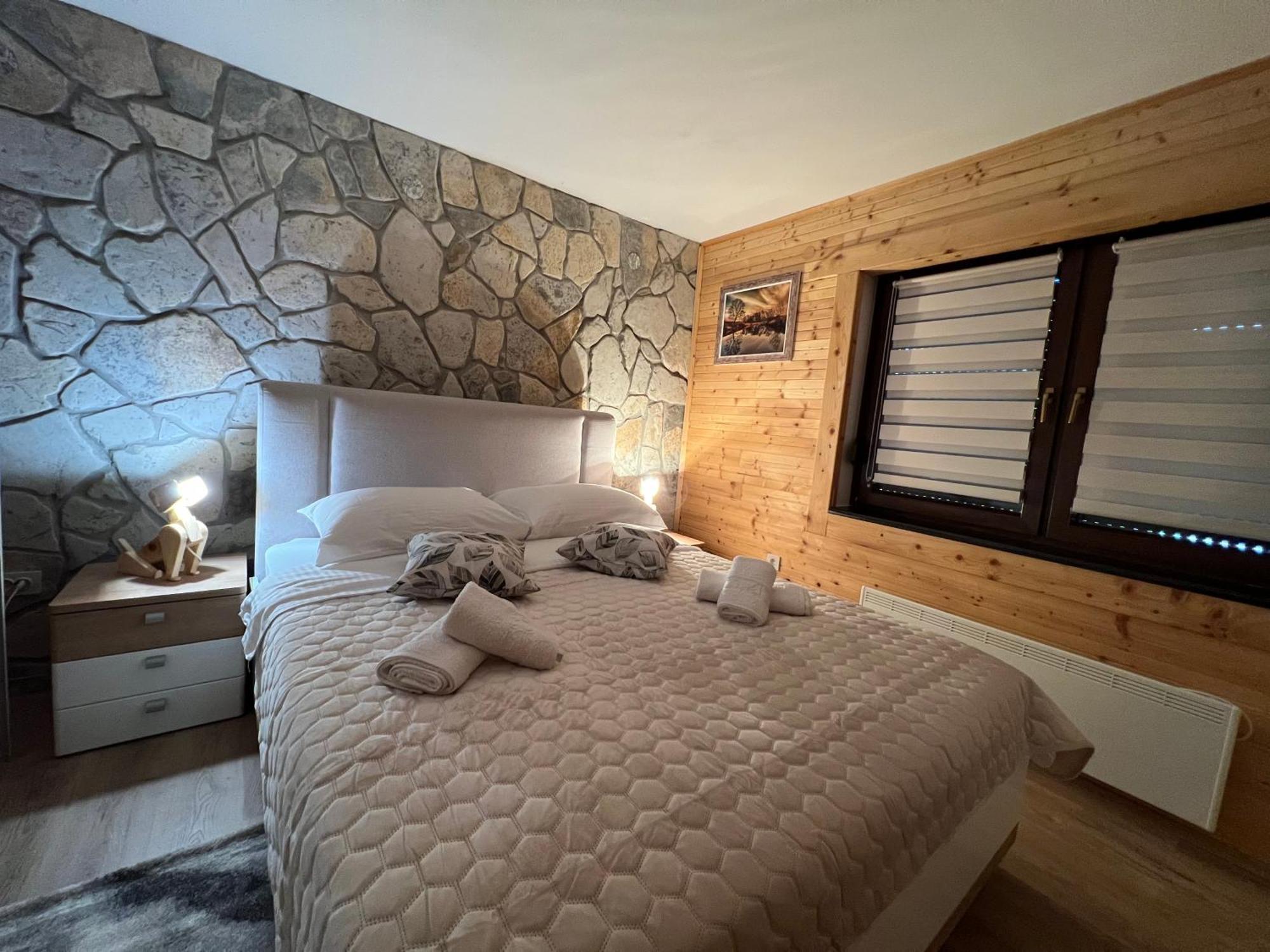 Zen Den Apartments Otočac Buitenkant foto